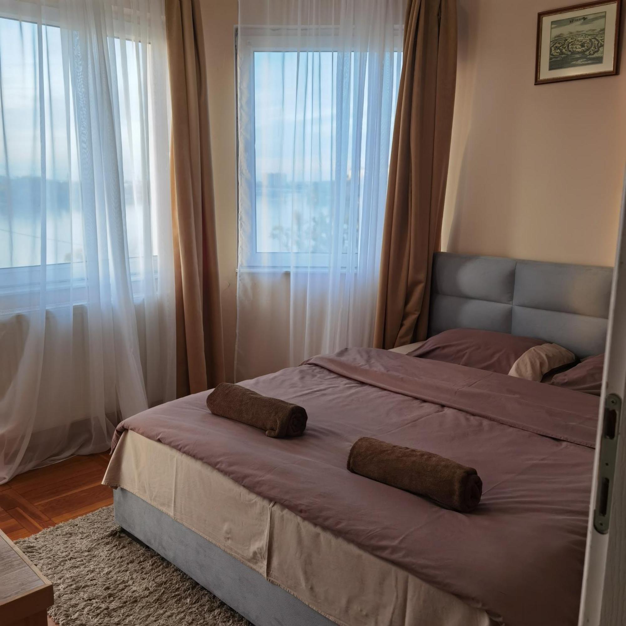 Yellow House Нови Сад Екстериор снимка